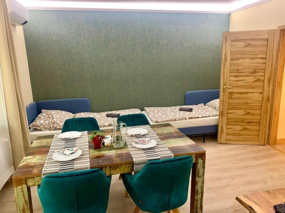 Brand New, Design Apartment Jojo, Oldtown, Balcony, Ac บราติสลาวา ภายนอก รูปภาพ