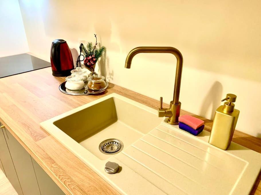Brand New, Design Apartment Jojo, Oldtown, Balcony, Ac บราติสลาวา ภายนอก รูปภาพ
